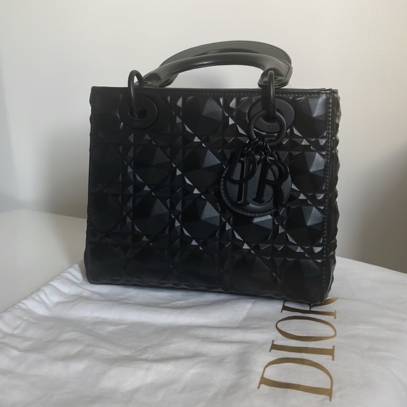 SMALL LADY DIOR MY ABCDIOR BAG
Black Cannage Calfskin with Diamond Motif - Picture 3 of 6